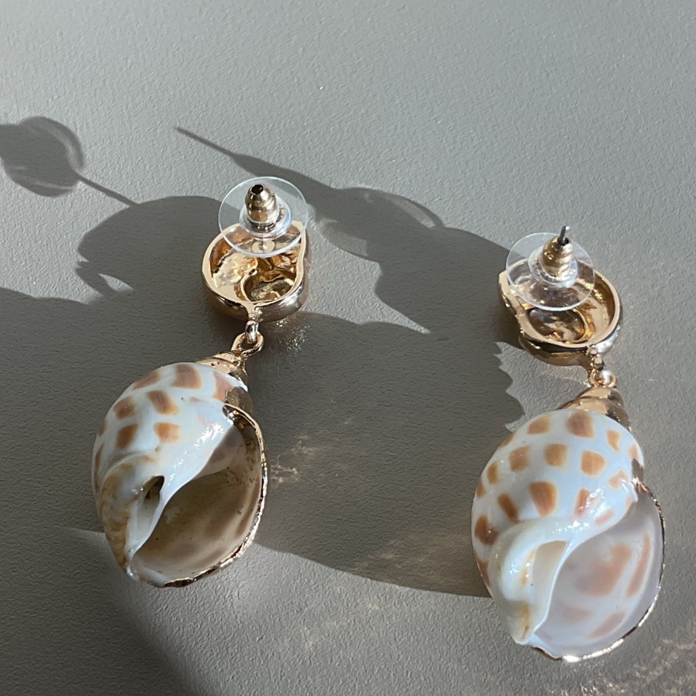 Shell Dangle Earrings pierced goldtone 2” long - Picture 4 of 4